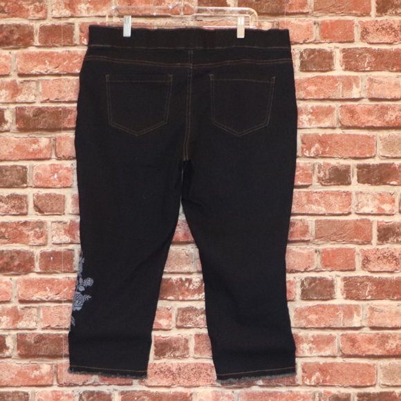 $20/both!Pioneer Woman pull-on embroidered capri pant with Flounce sleeve kimono - Picture 6 of 10